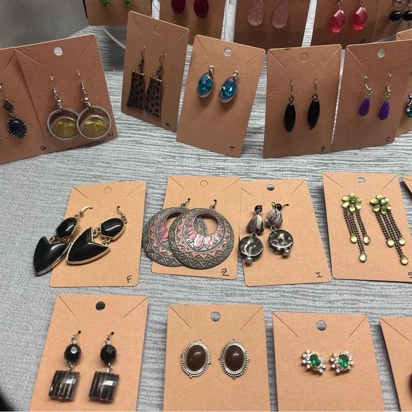 Elegant Women's Earrings - Picture 3 of 8